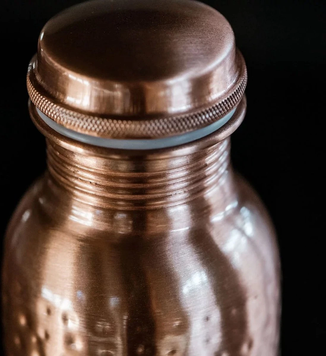 Puur Koperen Waterfles Gehamerd - 1 Liter 7 Puur Koperen Waterfles Gehamerd - 1 Liter - Afbeelding 5