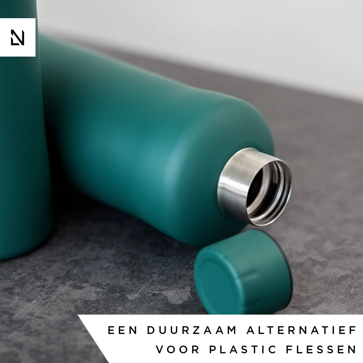 LARS NYSØM Roestvrijstalen Drinkfles 'Bølge' 750ml Sage 4 LARS NYSØM Roestvrijstalen Drinkfles 'Bølge' 750ml Sage - Afbeelding 2