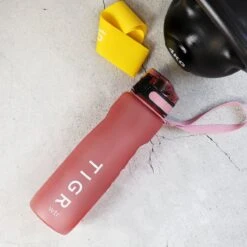 TIGR The Athlete - Drinkfles - Waterfles Met Fruit Filter - 1000ml - Rosé Goud - Met Mengbal Voor Shakes 14 TIGR The Athlete - Drinkfles - Waterfles Met Fruit Filter - 1000ml - Rosé Goud - Met Mengbal Voor Shakes -Aigostar winkel 1200x1200 280