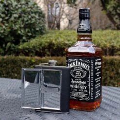 Merkloos RVS Heupfles Met Sigaretten Houder - Platvink - Sigaretten Houder - RVS Zakflacon - Zakfles - Drankfles - Drankflacon Heupflesje - Sigarettendoosje -Aigostar winkel 1200x1200 372