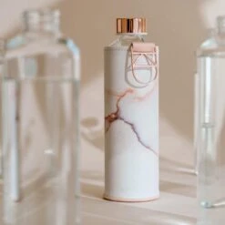 Equa Glazen Waterfles - Lava - 750 Ml - Mismatch Met Hoes - Imitatieleer - BPA Vrij -Aigostar winkel 1200x1200 506