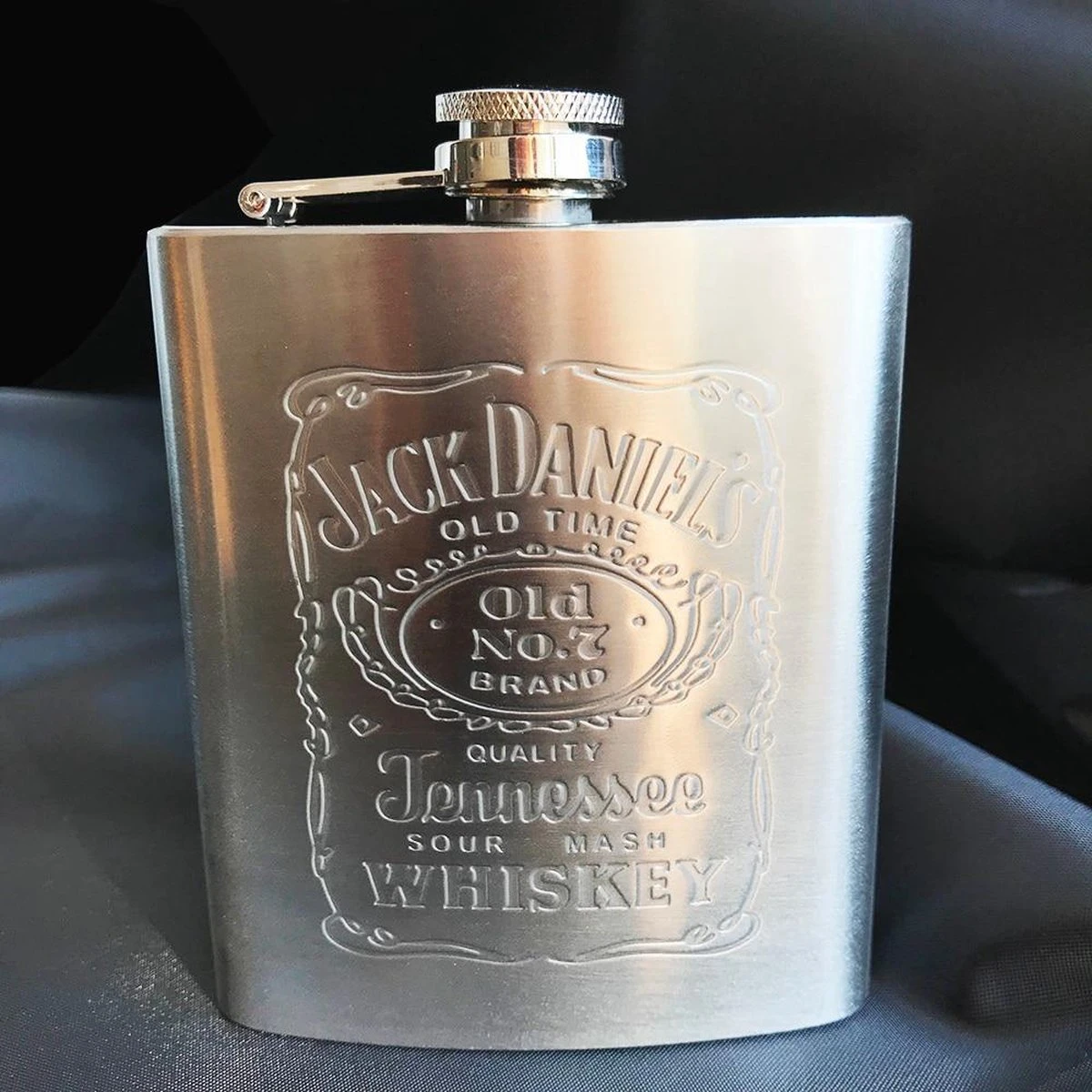 WiseGoods - Luxe Whiskey Heupfles - Platvink Drank Flacon - Zakflacon - Veldfles - Heupflacon - 200ml - 10.7 X 9.3 Cm - RVS 5 WiseGoods - Luxe Whiskey Heupfles - Platvink Drank Flacon - Zakflacon - Veldfles - Heupflacon - 200ml - 10.7 X 9.3 Cm - RVS - Afbeelding 3