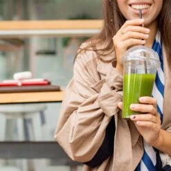 Merkloos Composteerbare Wegwerpbeker Met Dome Deksel Met Gat Voor Frisdrank En Smoothies | 400 Ml | Ø 95 Mm | PLA | 100 Stuks -Aigostar winkel 1200x1200 698