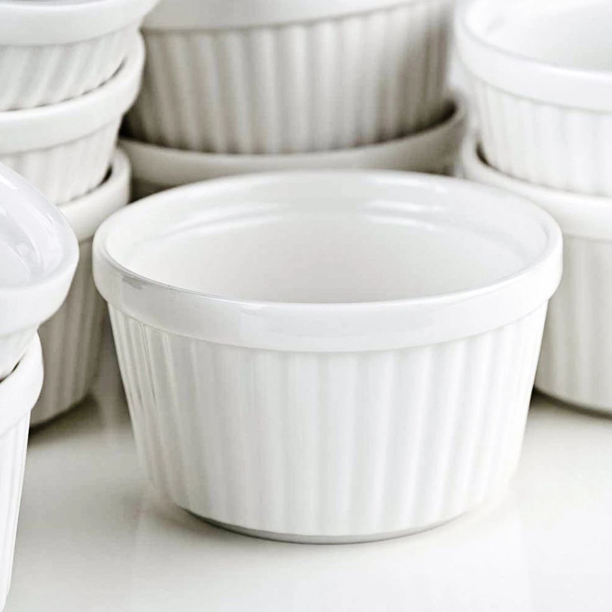 Chefarone Mini Ronde Ovenschalen - Mini Vormpjes Set Van 10 - Bakvormen Keramiek 200 ML - Crème Brulée Schaaltje - Wit 6 Chefarone Mini Ronde Ovenschalen - Mini Vormpjes Set Van 10 - Bakvormen Keramiek 200 ML - Crème Brulée Schaaltje - Wit - Afbeelding 4