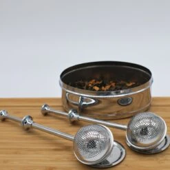Blended Lifestyle® Theezeef Met Veer - Set Van 2 - Inclusief Lekplaatjes - Geschikt Voor Losse Kruiden -Aigostar winkel 1200x1200 839