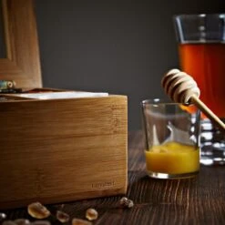 Lumaland Cuisine - Theedoos Van Bamboe - Theebox Met 8 Vakken - Duurzam Decoratief Materiaal - Ca. 28 X 16 X 9 Cm -Aigostar winkel 1200x1200 847