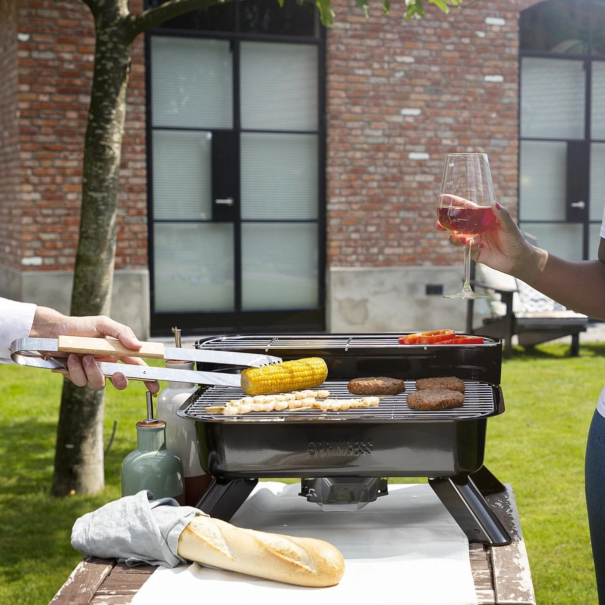 Princess 112252 Hybride Barbecue – Elektrische BBQ - Tafelmodel - 2000W - 44x 29cm - Gebruik Elektrisch Of Met Kolen 9 Princess 112252 Hybride Barbecue – Elektrische BBQ - Tafelmodel - 2000W - 44x 29cm - Gebruik Elektrisch Of Met Kolen - Afbeelding 7