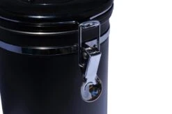 KoffieCanners Koffie Bewaarbus Luchtdicht Met CO2 Uitlaat Voor 600 Gram - Koffieblik Matzwart 16 KoffieCanners Koffie Bewaarbus Luchtdicht Met CO2 Uitlaat Voor 600 Gram - Koffieblik Matzwart -Aigostar winkel 1200x796 3