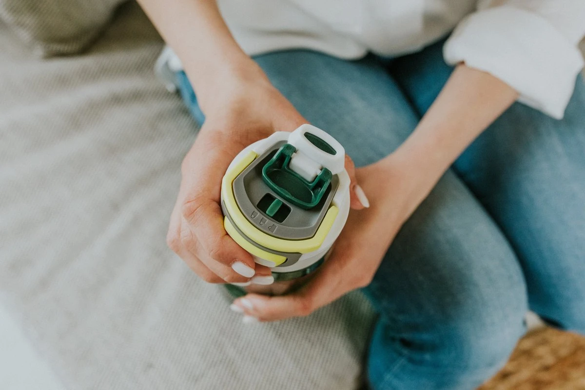 Kambukka Elton Drinkfles 750ml - Olive Green Met 3-in-1 Lid En Makkelijke Reiniging 9 Kambukka Elton Drinkfles 750ml - Olive Green Met 3-in-1 Lid En Makkelijke Reiniging - Afbeelding 7