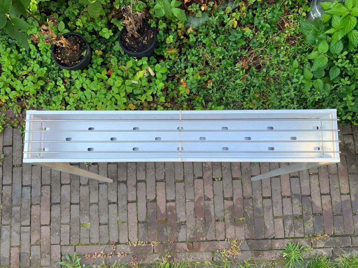 Spiedini Saté-bbq Bali 80 - Saté Houtskoolbarbecue Met Horizontaal Rooster - 80 Cm Lang, 11 Cm Breed - Materiaal: Gealuminiseerd Ijzer 5 Spiedini Saté-bbq Bali 80 - Saté Houtskoolbarbecue Met Horizontaal Rooster - 80 Cm Lang, 11 Cm Breed - Materiaal: Gealuminiseerd Ijzer - Afbeelding 3