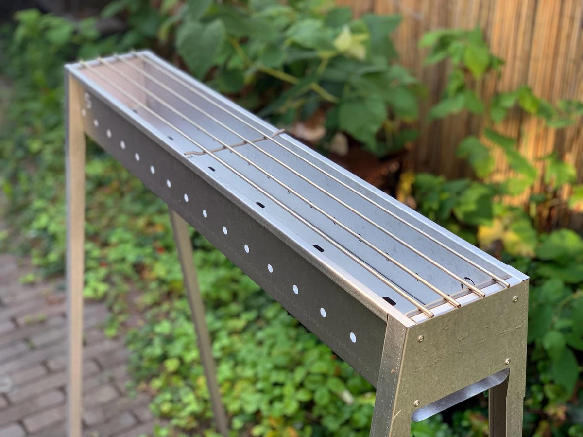 Spiedini Saté-bbq Bali 80 - Saté Houtskoolbarbecue Met Horizontaal Rooster - 80 Cm Lang, 11 Cm Breed - Materiaal: Gealuminiseerd Ijzer 6 Spiedini Saté-bbq Bali 80 - Saté Houtskoolbarbecue Met Horizontaal Rooster - 80 Cm Lang, 11 Cm Breed - Materiaal: Gealuminiseerd Ijzer - Afbeelding 4