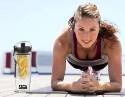 Merkloos Waterfles - Drinkfles - Waterfles Met Fruit Infuser – Zwart - 900ML -Aigostar winkel 1200x933