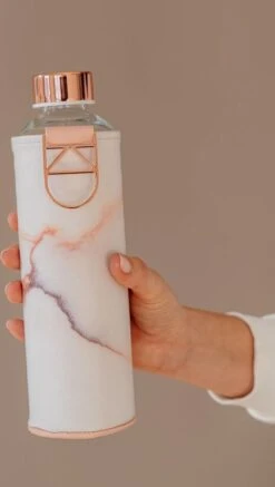 Equa Glazen Waterfles - Lava - 750 Ml - Mismatch Met Hoes - Imitatieleer - BPA Vrij -Aigostar winkel 678x1200 2