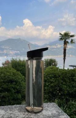 Wattamula - Milieuvriendelijke Waterfles Met Rietje - 700 ML - Taupe Transparant - Drinkfles 8 Wattamula - Milieuvriendelijke Waterfles Met Rietje - 700 ML - Taupe Transparant - Drinkfles -Aigostar winkel 775x1200