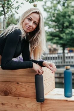 Aquachic - 1L Waterfles Met 2 Doppen En Tijdsmarkeringen - Lekvrij & Licht - Duurzaam - Nederlands Merk - Drink Fles / Bidon- Blauw 1 Liter -Aigostar winkel 804x1200 3