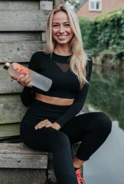 Aquachic - 1L Waterfles Met 2 Doppen En Tijdsmarkeringen - Lekvrij & Licht - Duurzaam - Nederlands Merk - Drink Fles / Bidon- Wit 1 Liter -Aigostar winkel 806x1200