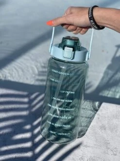 Merkloos 2 Liter Waterfles Groen Transparant - Gratis Armband - Grote Waterfles - Motivatie Fles - Bidon - Twee Liter Waterfles - Sportfles - Waterkan - Gallon - 2 Liter Bottle - Drinkfles - Schenkfles - Groen Transparant - Zwart Armbandje 14 Merkloos 2 Liter Waterfles Groen Transparant - Gratis Armband - Grote Waterfles - Motivatie Fles - Bidon - Twee Liter Waterfles - Sportfles - Waterkan - Gallon - 2 Liter Bottle - Drinkfles - Schenkfles - Groen Transparant - Zwart Armbandje -Aigostar winkel 899x1200 10