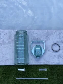 Merkloos 2 Liter Waterfles Groen Transparant - Gratis Armband - Grote Waterfles - Motivatie Fles - Bidon - Twee Liter Waterfles - Sportfles - Waterkan - Gallon - 2 Liter Bottle - Drinkfles - Schenkfles - Groen Transparant - Zwart Armbandje 11 Merkloos 2 Liter Waterfles Groen Transparant - Gratis Armband - Grote Waterfles - Motivatie Fles - Bidon - Twee Liter Waterfles - Sportfles - Waterkan - Gallon - 2 Liter Bottle - Drinkfles - Schenkfles - Groen Transparant - Zwart Armbandje -Aigostar winkel 899x1200 9