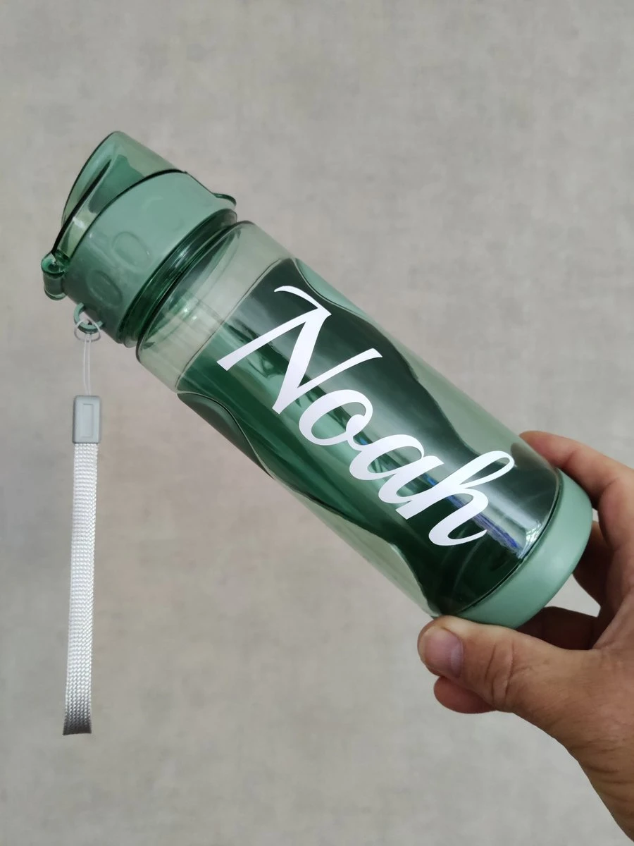 Afecto® Waterfles Met Naam | Drinkfles | 570ml | Drinkfles | BPA Vrij| Kleur Groen | Voorzien Van Je Eigen Naam 3 Afecto® Waterfles Met Naam | Drinkfles | 570ml | Drinkfles | BPA Vrij| Kleur Groen | Voorzien Van Je Eigen Naam