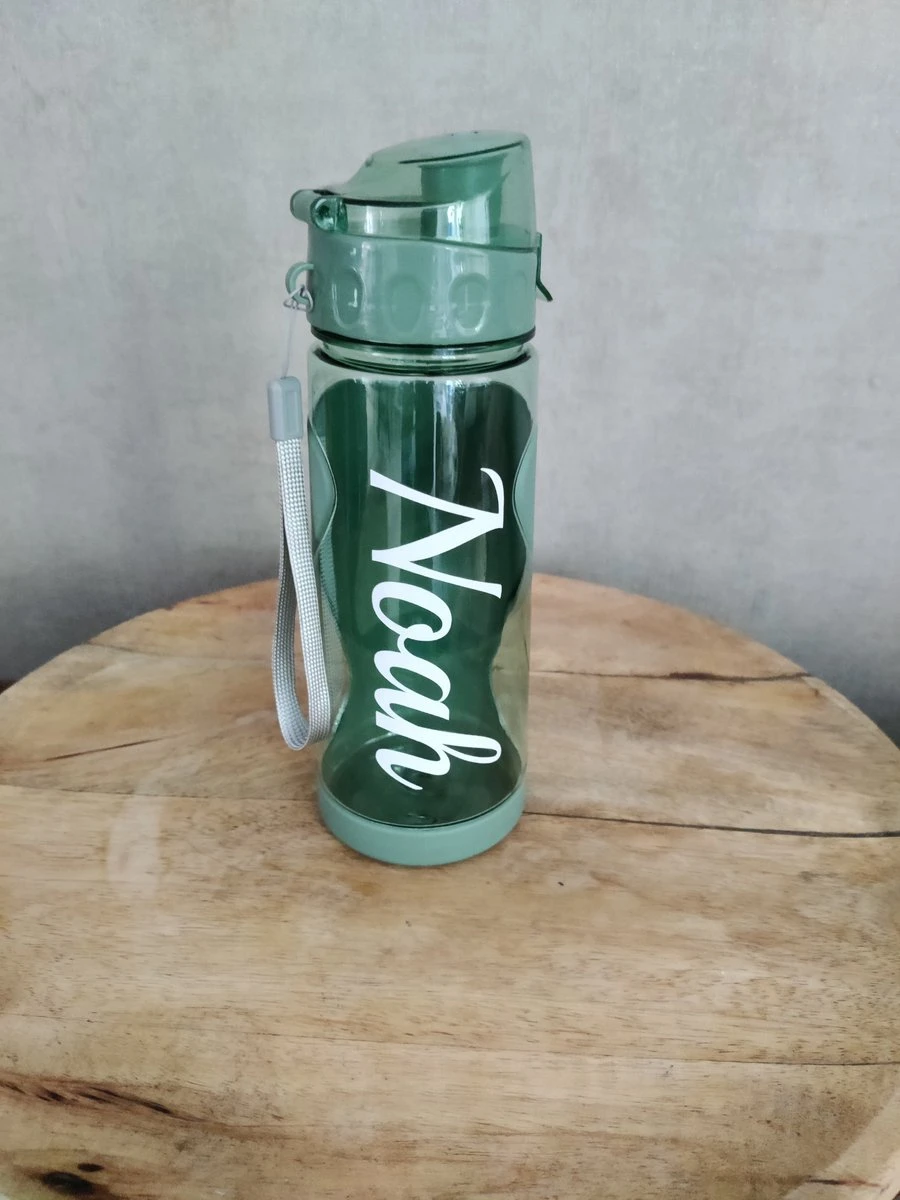 Afecto® Waterfles Met Naam | Drinkfles | 570ml | Drinkfles | BPA Vrij| Kleur Groen | Voorzien Van Je Eigen Naam 4 Afecto® Waterfles Met Naam | Drinkfles | 570ml | Drinkfles | BPA Vrij| Kleur Groen | Voorzien Van Je Eigen Naam - Afbeelding 2