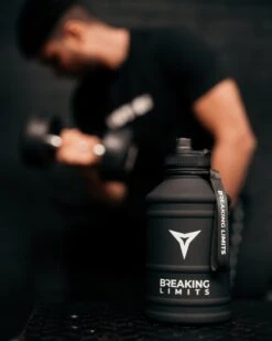 Breaking Limits Stalen Waterfles 2 Liter – Drinkfles – Gemaakt Van Roestvrij Staal – Grote Waterfles – Waterjug – Bidon 2 Liter – 2.2 Liter - Zwart 20 Breaking Limits Stalen Waterfles 2 Liter – Drinkfles – Gemaakt Van Roestvrij Staal – Grote Waterfles – Waterjug – Bidon 2 Liter – 2.2 Liter - Zwart -Aigostar winkel 960x1200 3